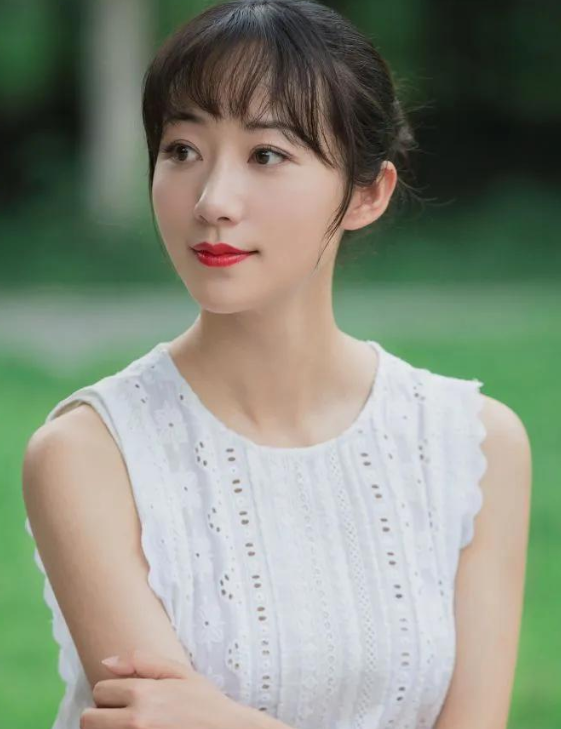 低调的韩雪，又一次低调地出现在了大众视线