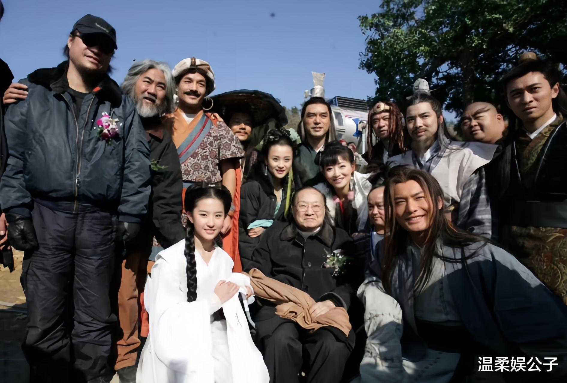 看了刘亦菲和大12岁陈紫函的6张同框照,我悟了:美人是需要营销