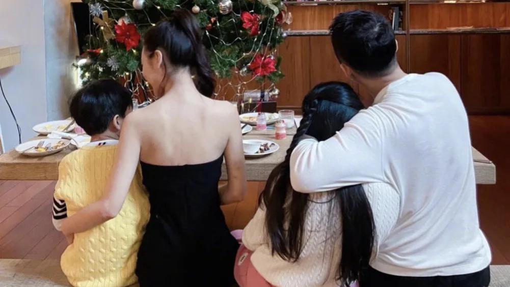 马筱梅带娃正面照曝光，疑似在为孩子办理转学，网友：是个好后妈