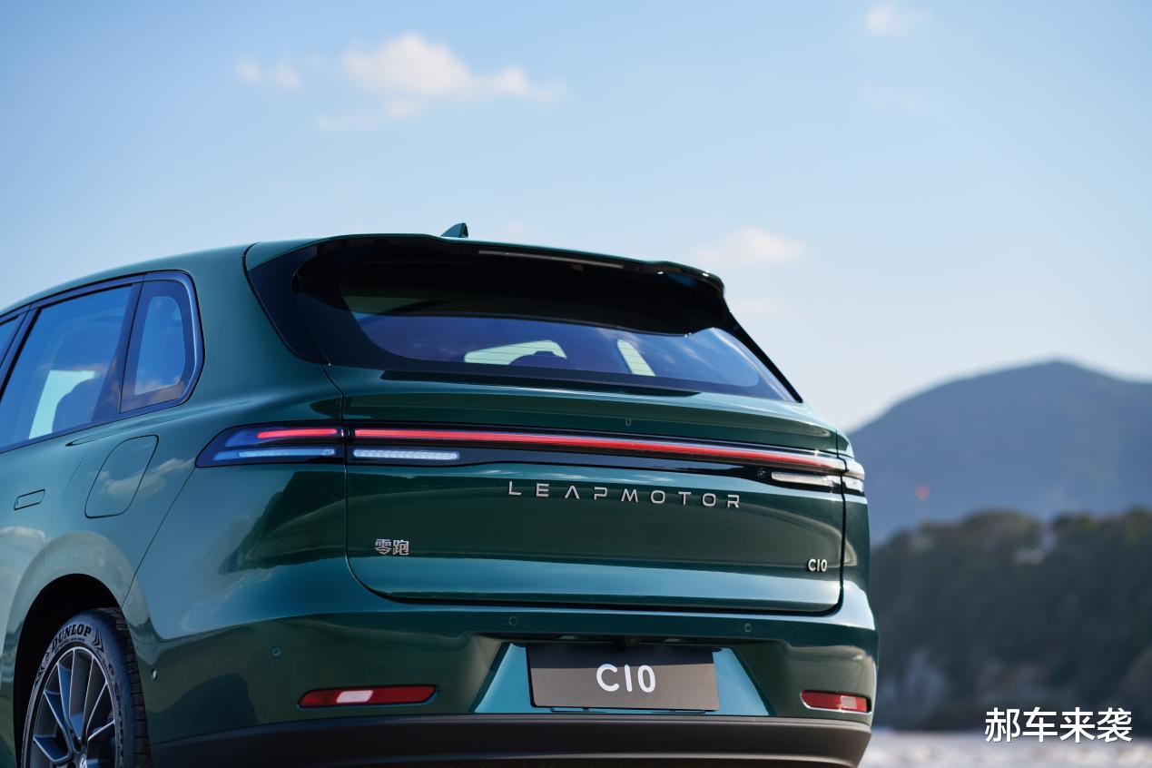 10万出头爆款SUV，零跑C10与深蓝S05怎么选不后悔？