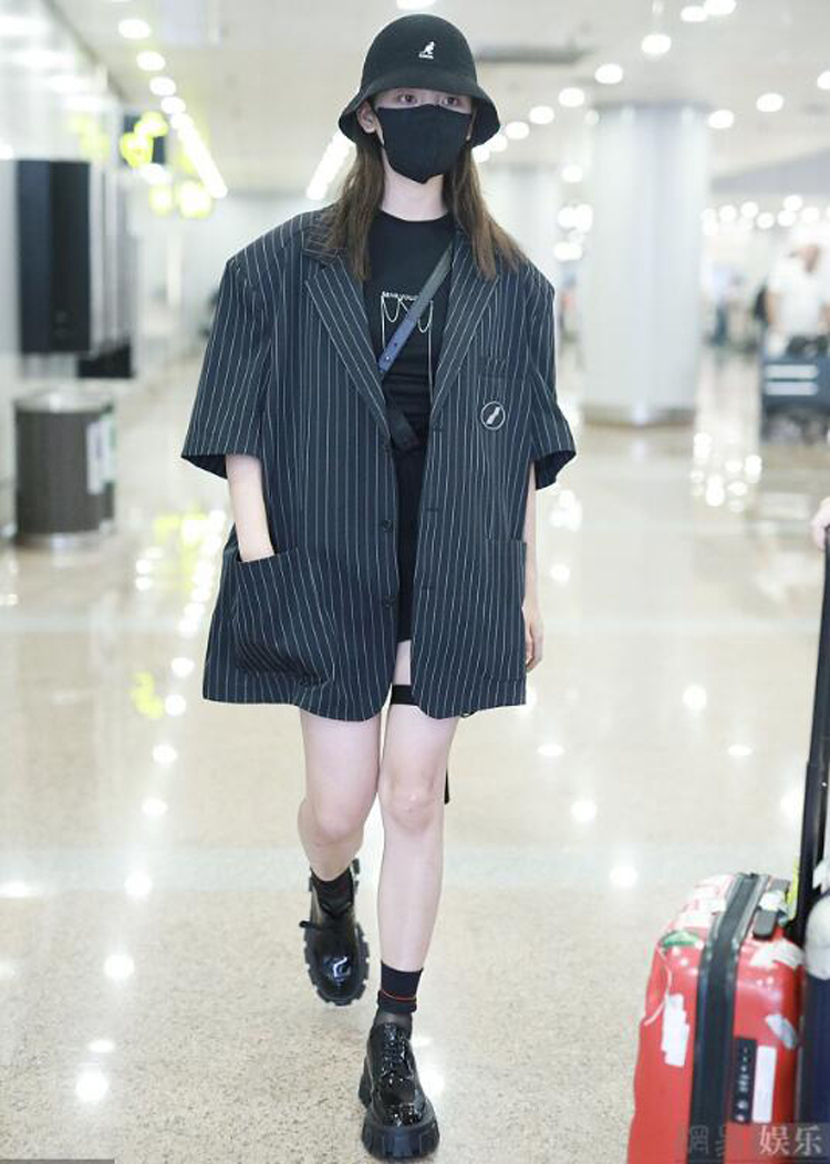 是造型师不行还是身材不行?关晓彤8次与人撞衫,一次都没有赢过