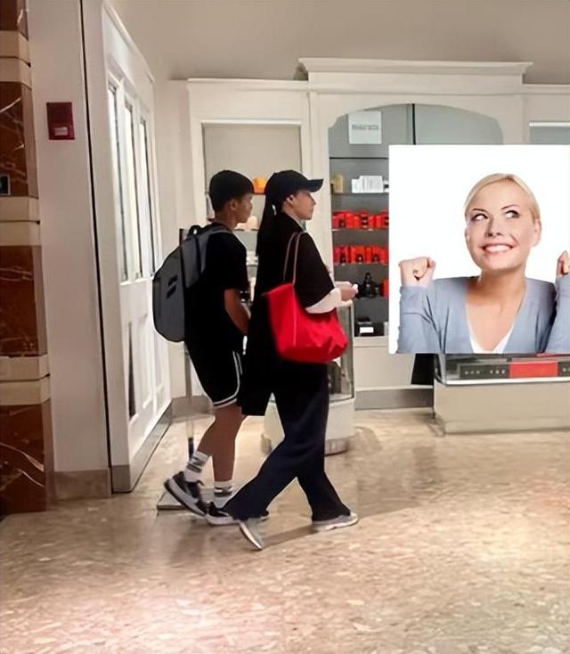 梁洛施15岁长子现身美国又高又瘦,不带保镖拒用李家7亿安保团队