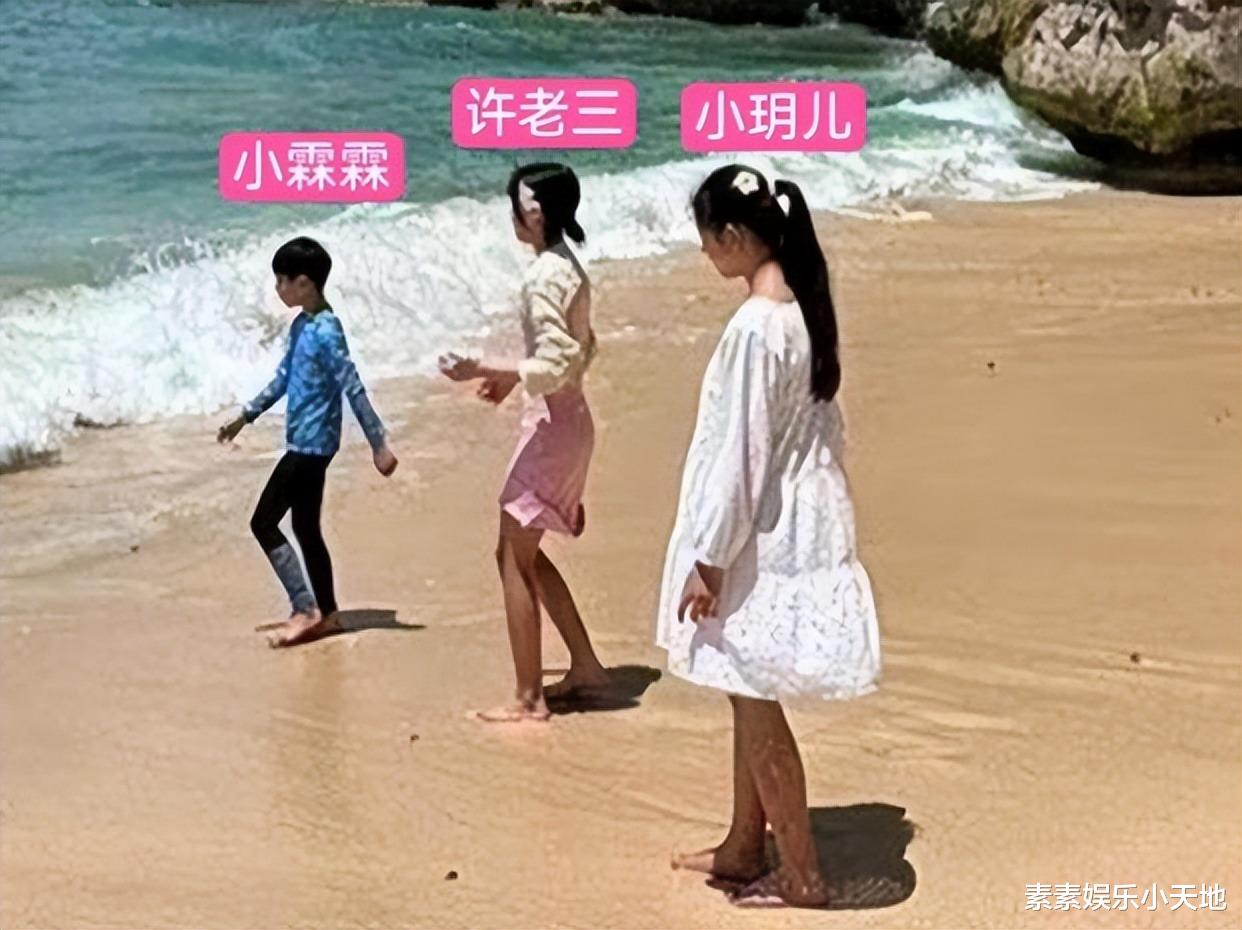 许老三小学毕业走性感路线，12岁穿露肩裙擦口红，比两个姐姐漂亮