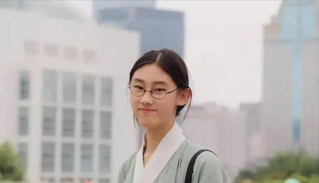 事实证明,消失多年的清华才女武亦姝,证实了董卿说的是教育真理