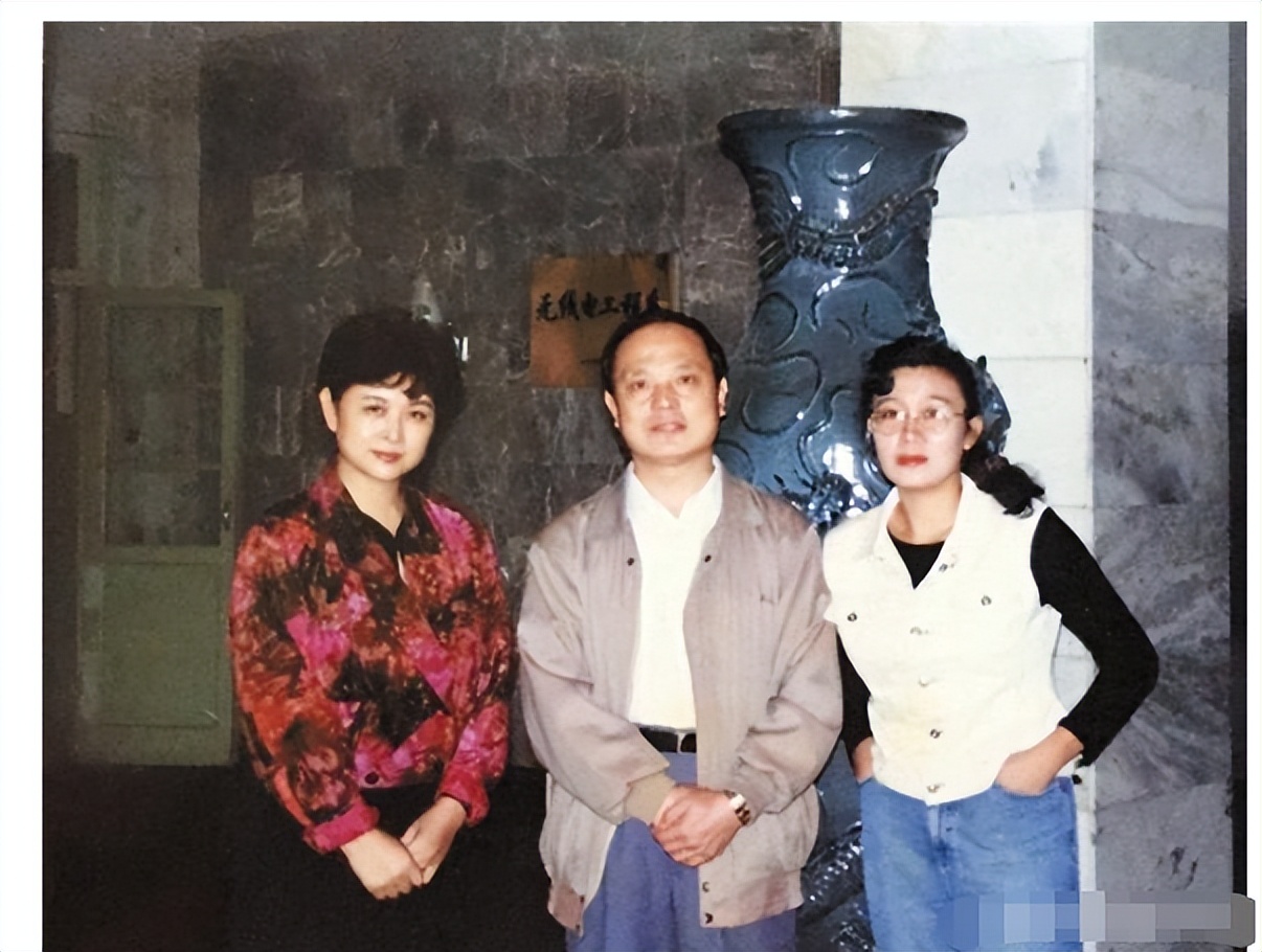 央视肖晓琳: 退休5个月，于美国儿子家死去，临终26字遗言现实写照