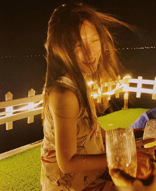 深藏不露!鸡排妹,17岁开始拍写真