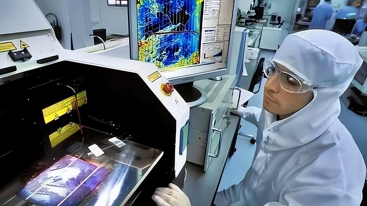 西方制裁开始“失效”了？俄媒正式官宣，一出手就是5台光刻机