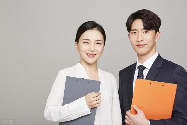 男领导对女下属有好感时，这些迹象要留意，小心被潜！