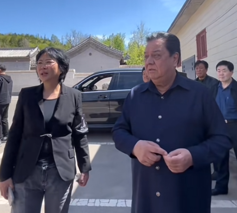 陈涌泉追悼会排场大!李金斗、冯巩、姜昆送别,圈内好友忙悼念