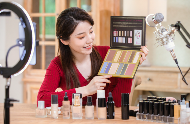 “主播烂脸还在测评粉底”,卖不动的国产美妆营销快没下限了