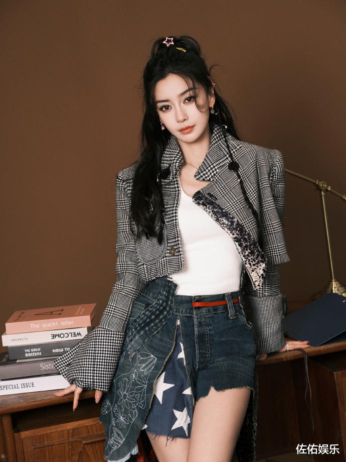 黄晓明叶柯感情甜蜜惹人羡，baby晒照秀美腿，手戴戒指有深意