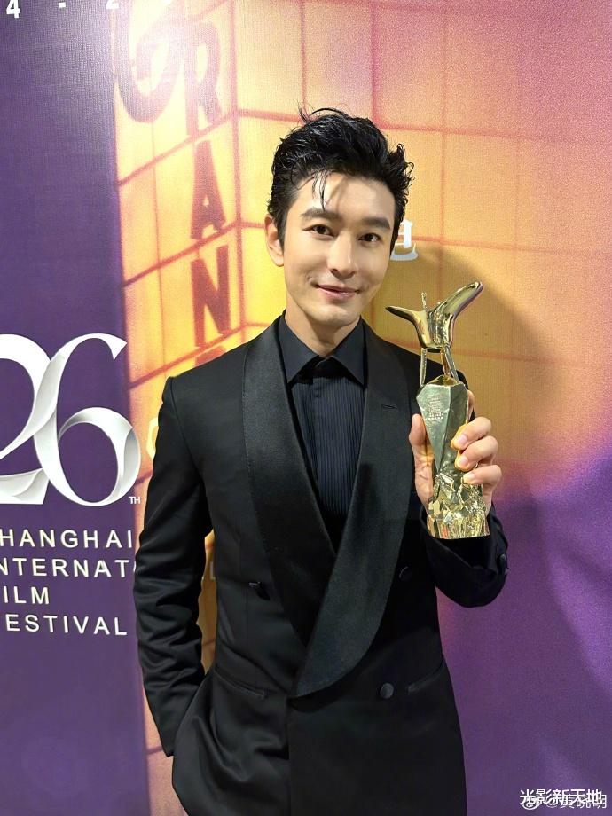 黄晓明夺金爵影帝，6分钟感言耐人寻味，表面风光实则输得彻底