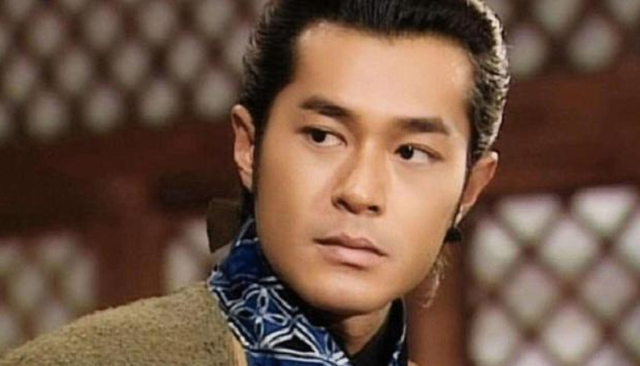 越活越走样!5位中年男星从帅气变僵硬似蜡像,颜值崩塌引人唏嘘