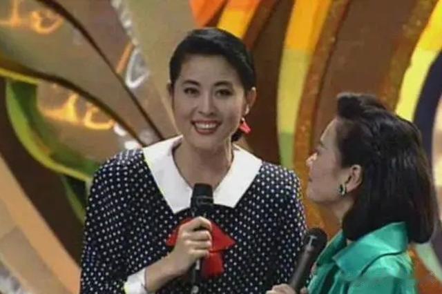 终于理解本山大叔了，倪萍年轻时的盛世美颜，与王祖贤同台也不输