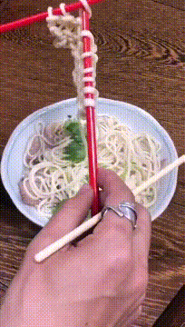 “无意中在女同事车上发现的，这是用来干嘛的？”网友们内涵了！