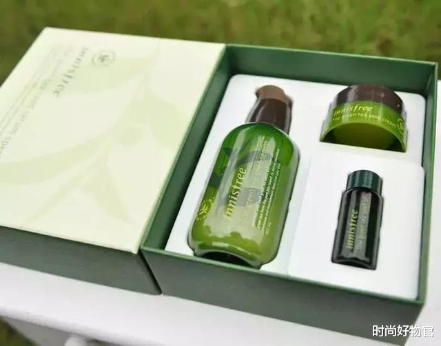 香港海关突击查获大量大牌高仿化妆品！六间店有755件冒牌货！