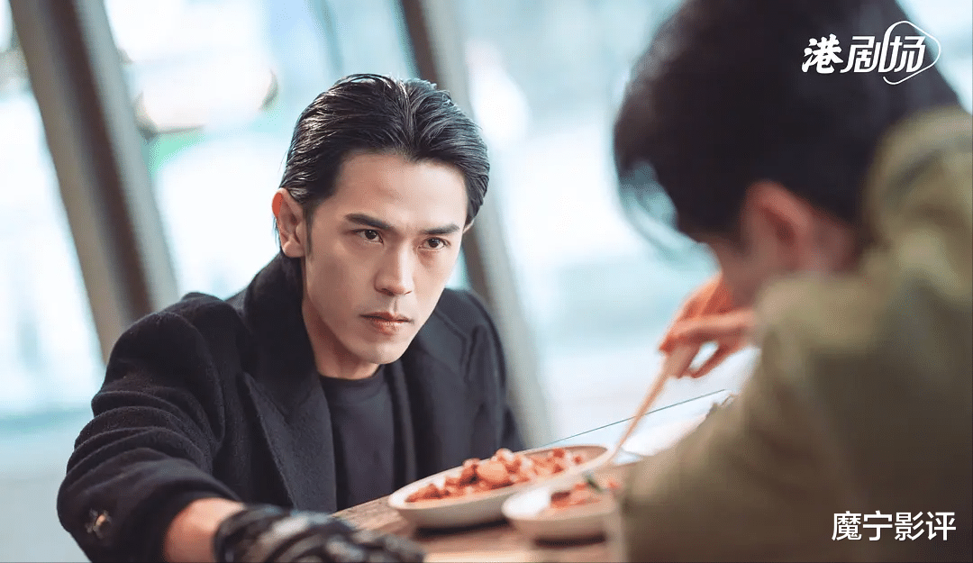 黑色月光：剧情降智，男一号是假的，反一号将洗白？大boss是她！