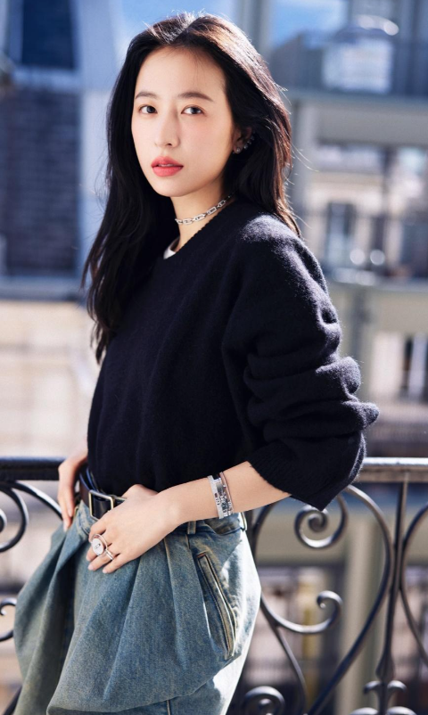 全网抵制！拿没教养当个性的她，终于惹了众怒！难怪金靖都嫌弃她