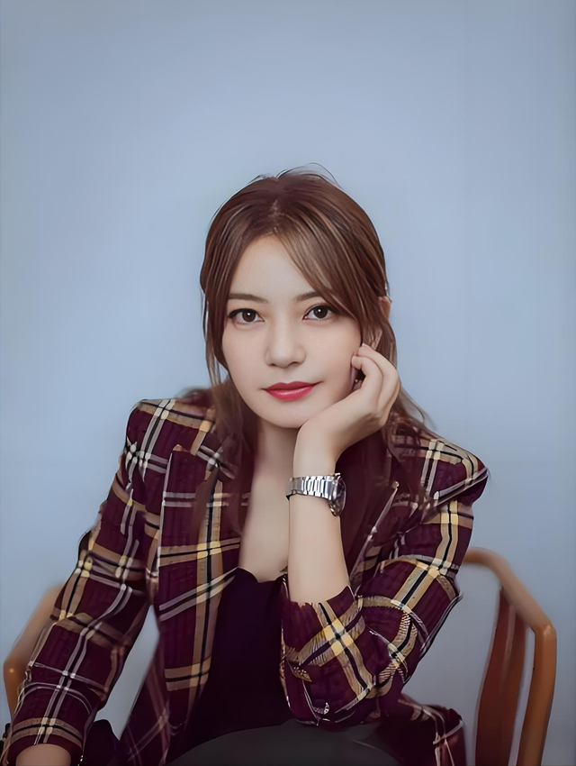 48岁赵薇近况:身形变化像大妈,哥哥离婚了,父亲和公公相继去世