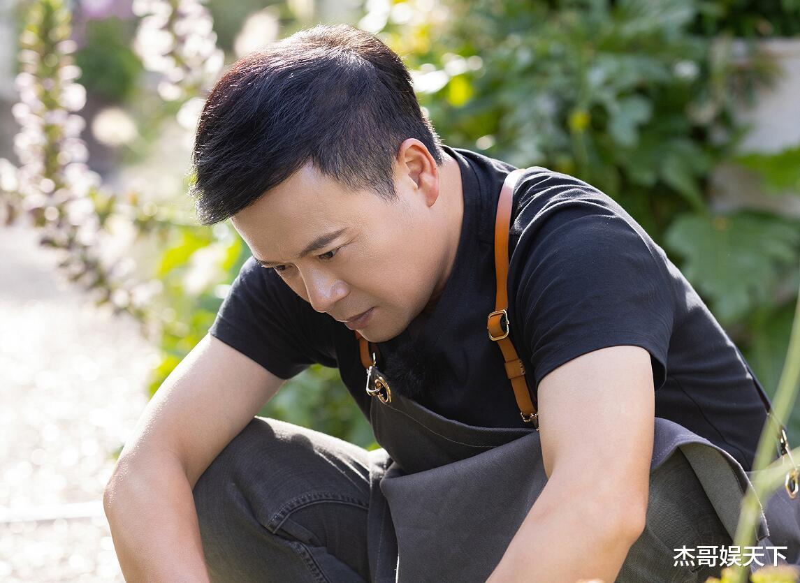 要不是黄晓明太过注重社交礼仪，观众怕是要被《中餐厅》骗惨了