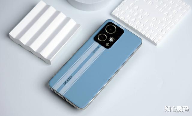 驍龍8Gen2+100W+護眼屏，跌至1549元，高配旗艦加速退場了