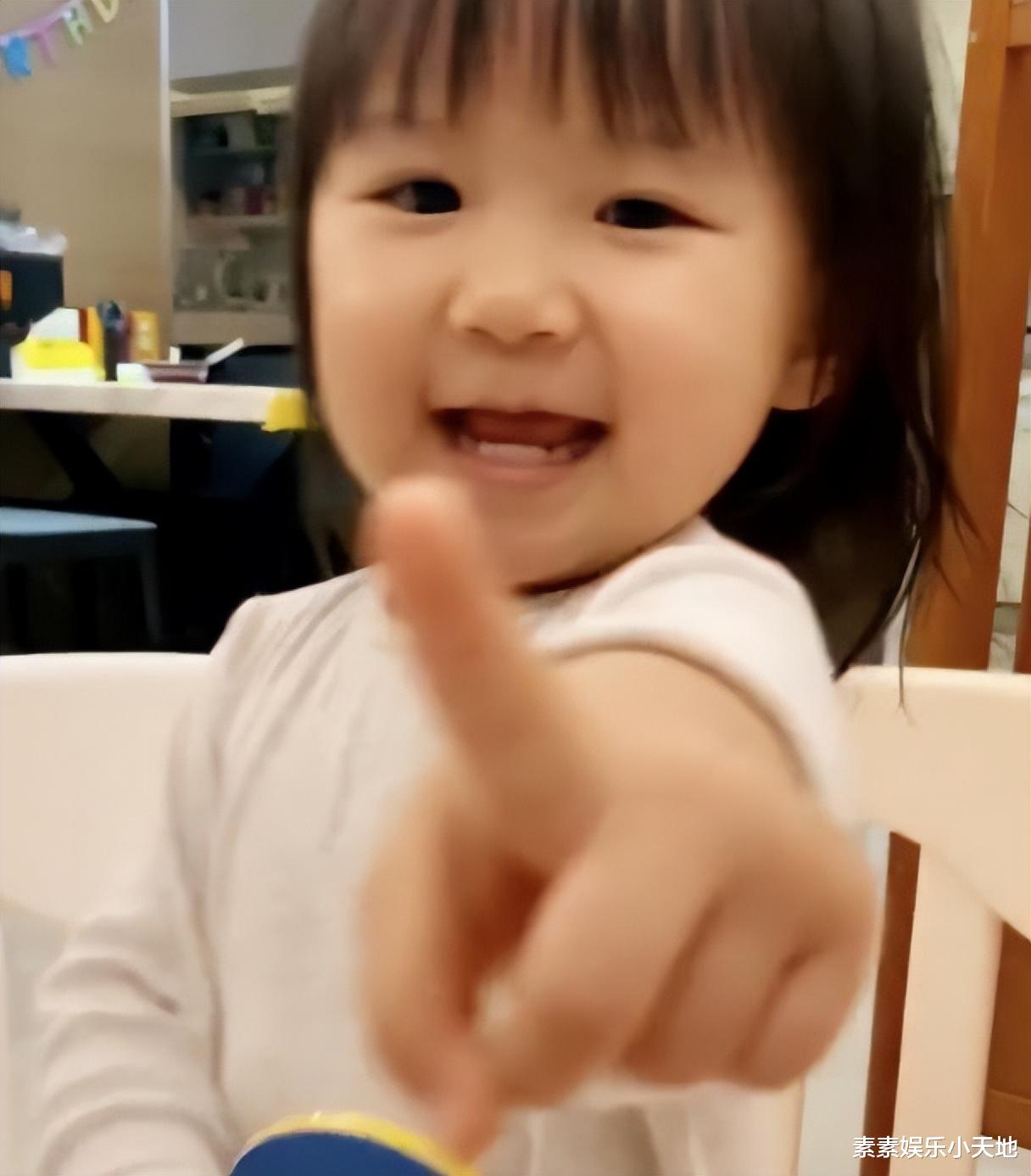 福原爱前夫晒女儿近照：孩子长得像妈妈，圆脸萌萌超可爱