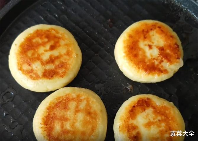 2个土豆,一碗糯米粉,不烫面,不发面,软糯拉丝,孩子超喜欢