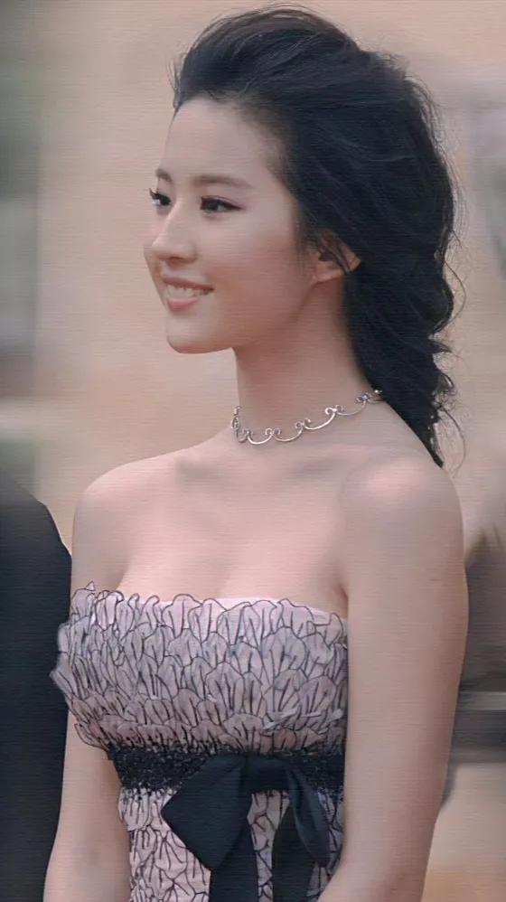 刘亦菲早期,性感图片