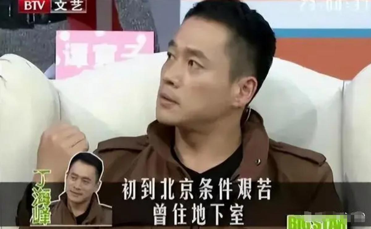 武松丁海峰：娶大自己2岁的初恋，妻子患癌后，为爱在美国砍柴