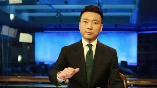 为什么新闻联播主持人从不低头念稿，他们全背下来了吗？来涨知识