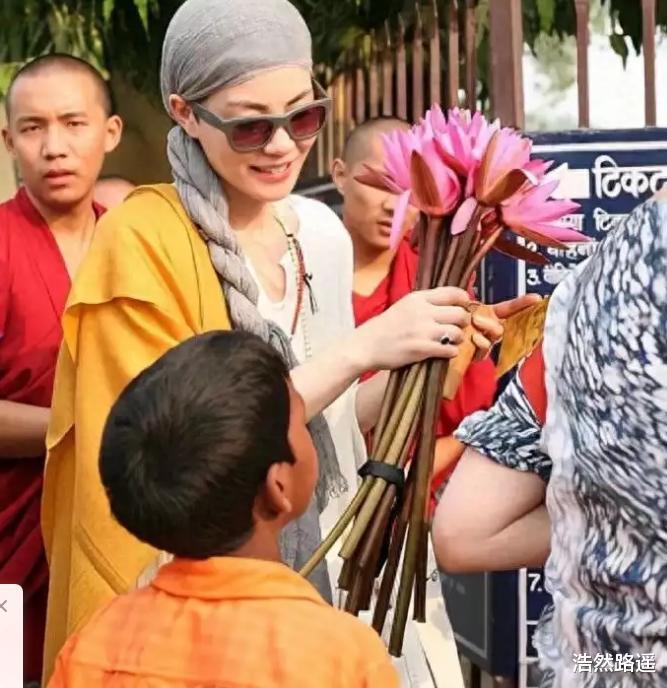 李嫣唇腭裂不能怨王菲,看看李亚鹏母亲再看看李夏,要怨就怨李亚鹏