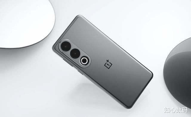 跌至1379元,5500mAh+100W+1.5K屏,高性价比千元机清仓