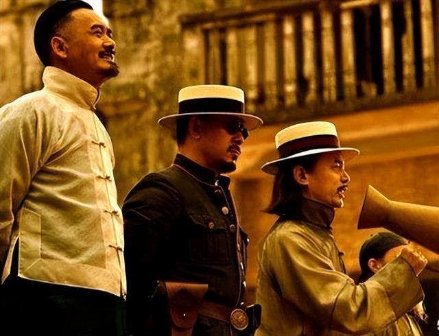 《大时代》丁蟹一家32年后现状，77岁郑少秋帅到老，四蟹变大叔！