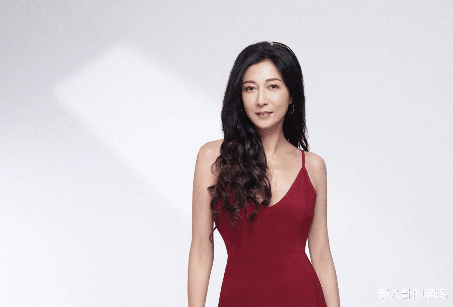 吴绮莉接纳同性恋女儿,成龙还是没有动静,他是真的不认女儿了吗