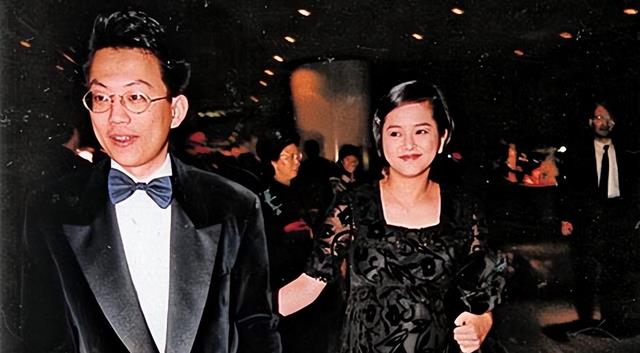 嫁入豪门5年后，她成了全香港的笑料，如今51岁的她却已逆风翻盘