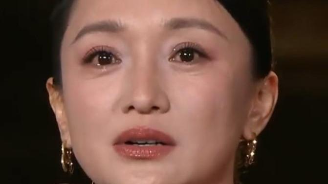 品质盛典颁奖：周迅满分贵气，蒋勤勤气质好独特，被胡歌帅到了