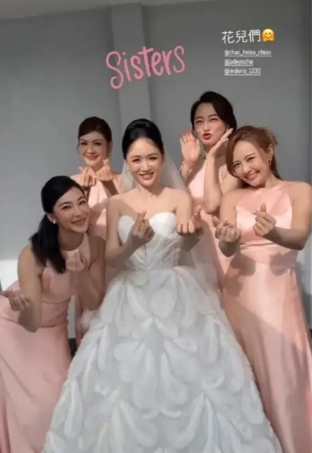 恭喜！45岁陈乔恩和36岁艾伦大婚，伴郎伴娘团抢镜，让人破防