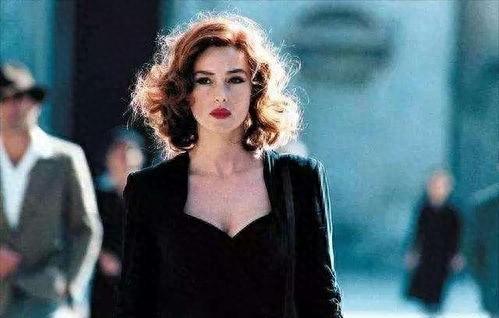 60岁连演三片!“地球之花”莫妮卡风韵犹存,美颜秘诀是什么?