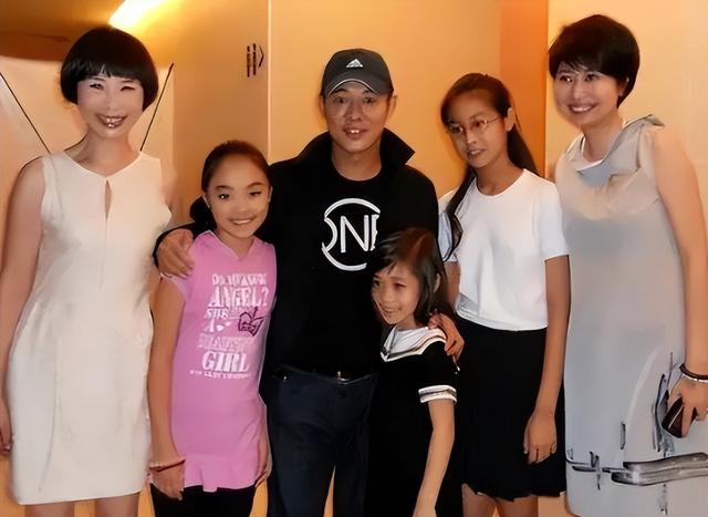 李思:被父亲李连杰抛弃,现在37岁的她不相信婚姻,依旧未婚