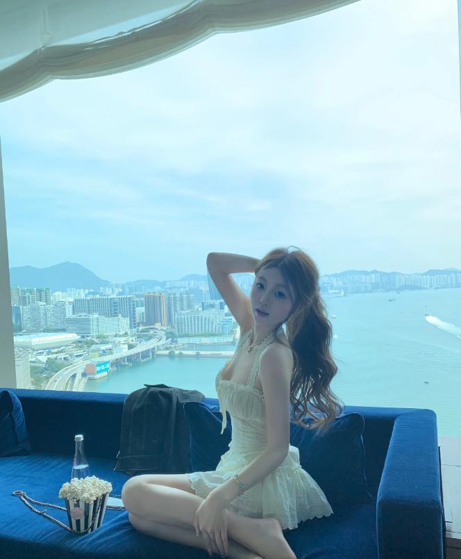 王思聪又换女友了?00后网红私照曝光,网友:这谁顶得住啊!