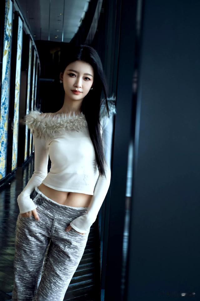 孙怡,性感双峰,傲娇示人