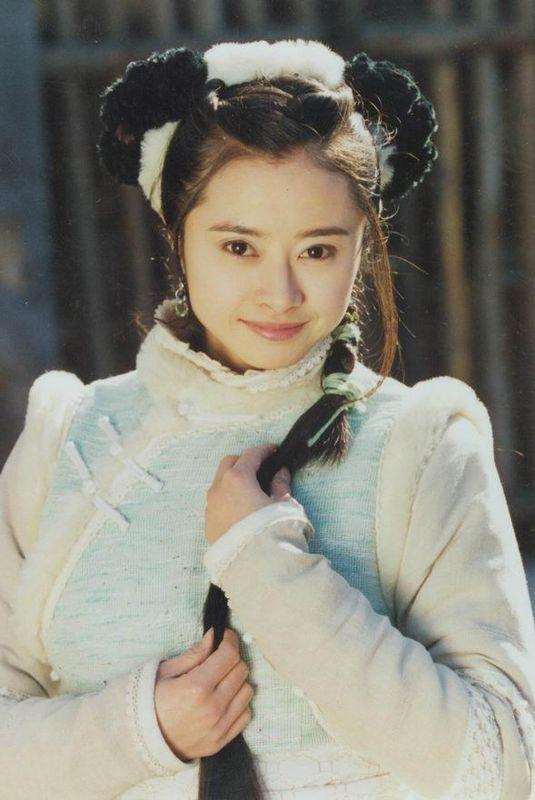 何美钿:可爱在性感面前并非一文不值,何况我的身材也不差