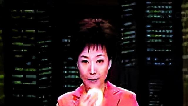 央视主持贺红梅：27岁上新闻联播，搭档康辉传绯闻，56岁婚姻成谜