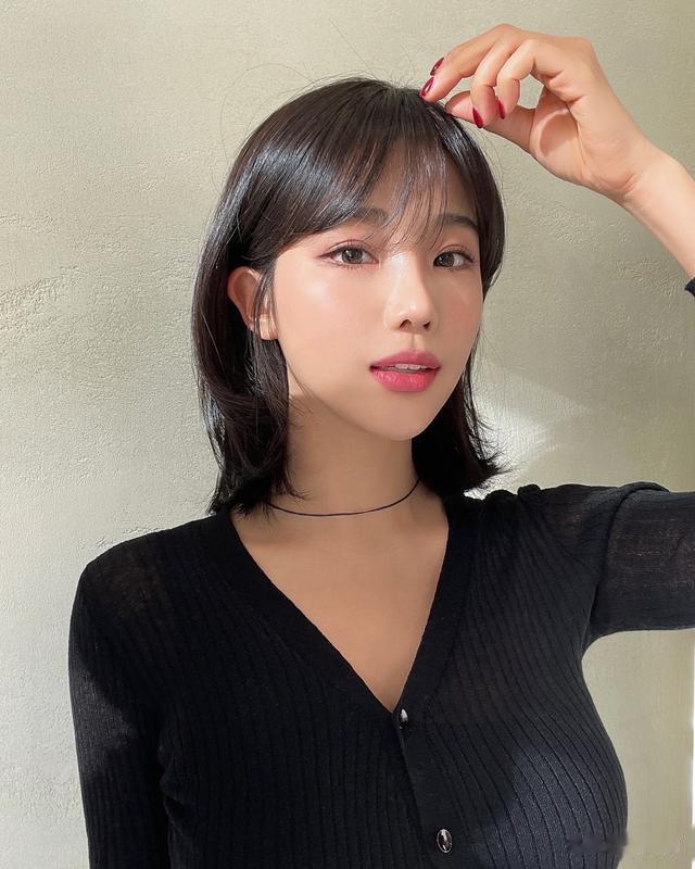 女士发型别乱剪,选这4款就对了,又美又时尚