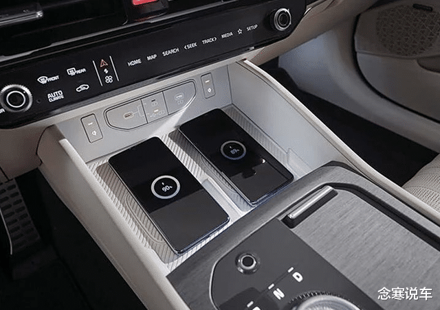 新款起亚K8大变样!EV风格+双12.3英寸联屏,1.6T混动油耗更低