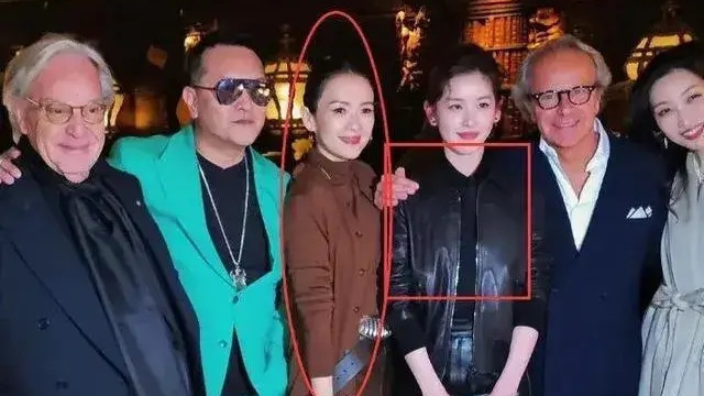 50岁刘强东近况！现身欧洲杯，章泽天贴身撒娇，一旁马云独显落寞