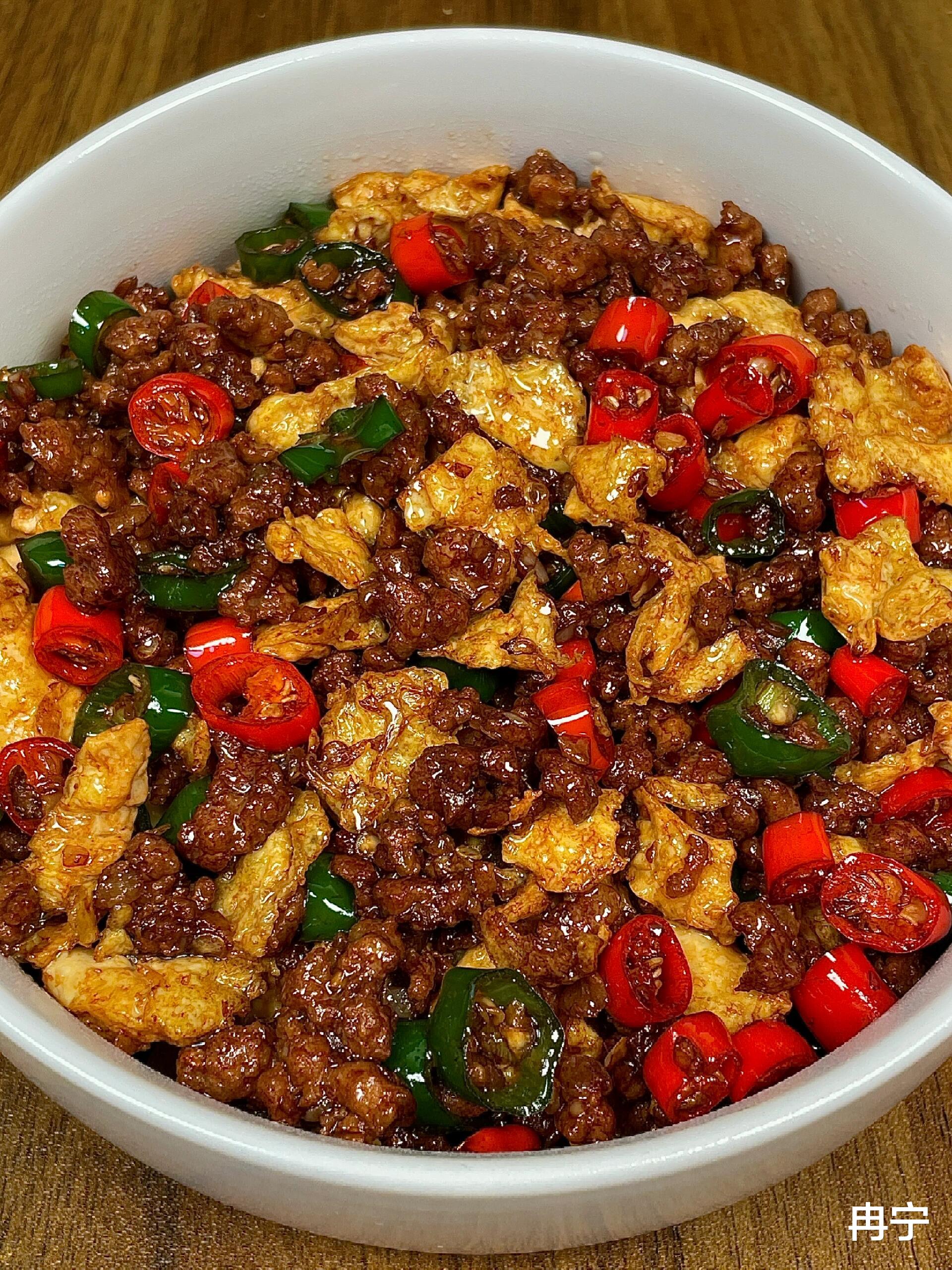色香味俱全的尖椒肉沫炒鸡蛋