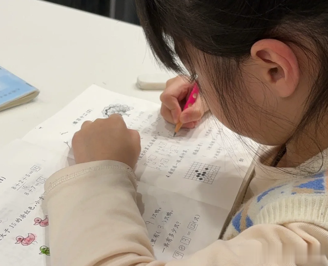 江苏13岁女孩晒爸妈离婚后，家里伙食大变样，网友：过于真实