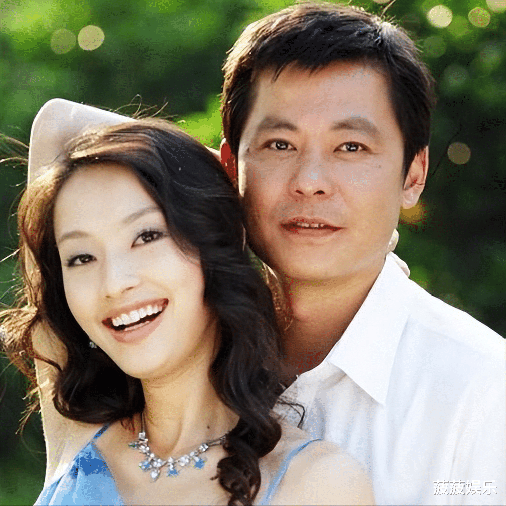 57岁戏骨全家定居在美国,拿着在中国赚的钱住豪宅还大赞国外风景