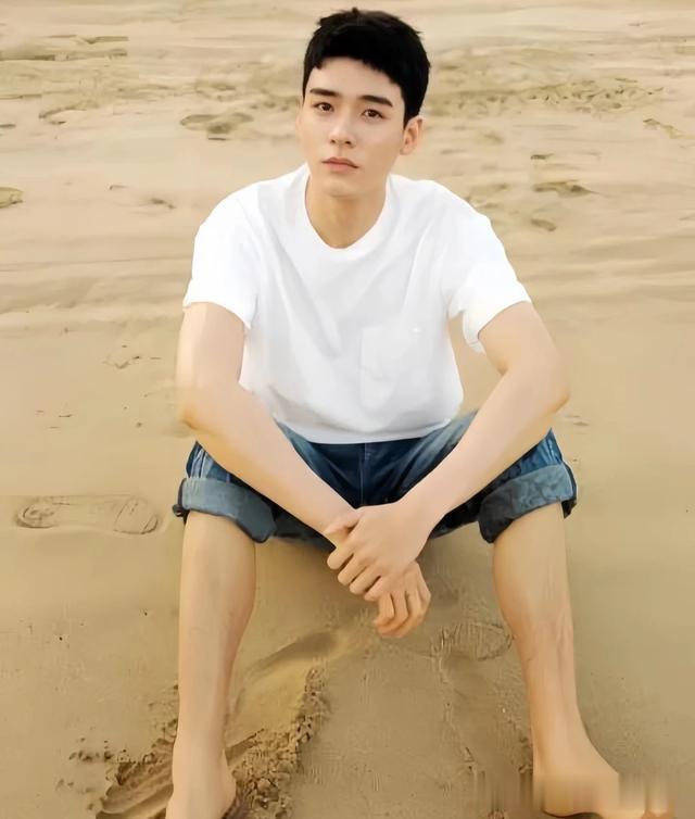 来看看龚俊和徐峰的精彩瞬间，他们俩曾经也合作过，演技精湛。